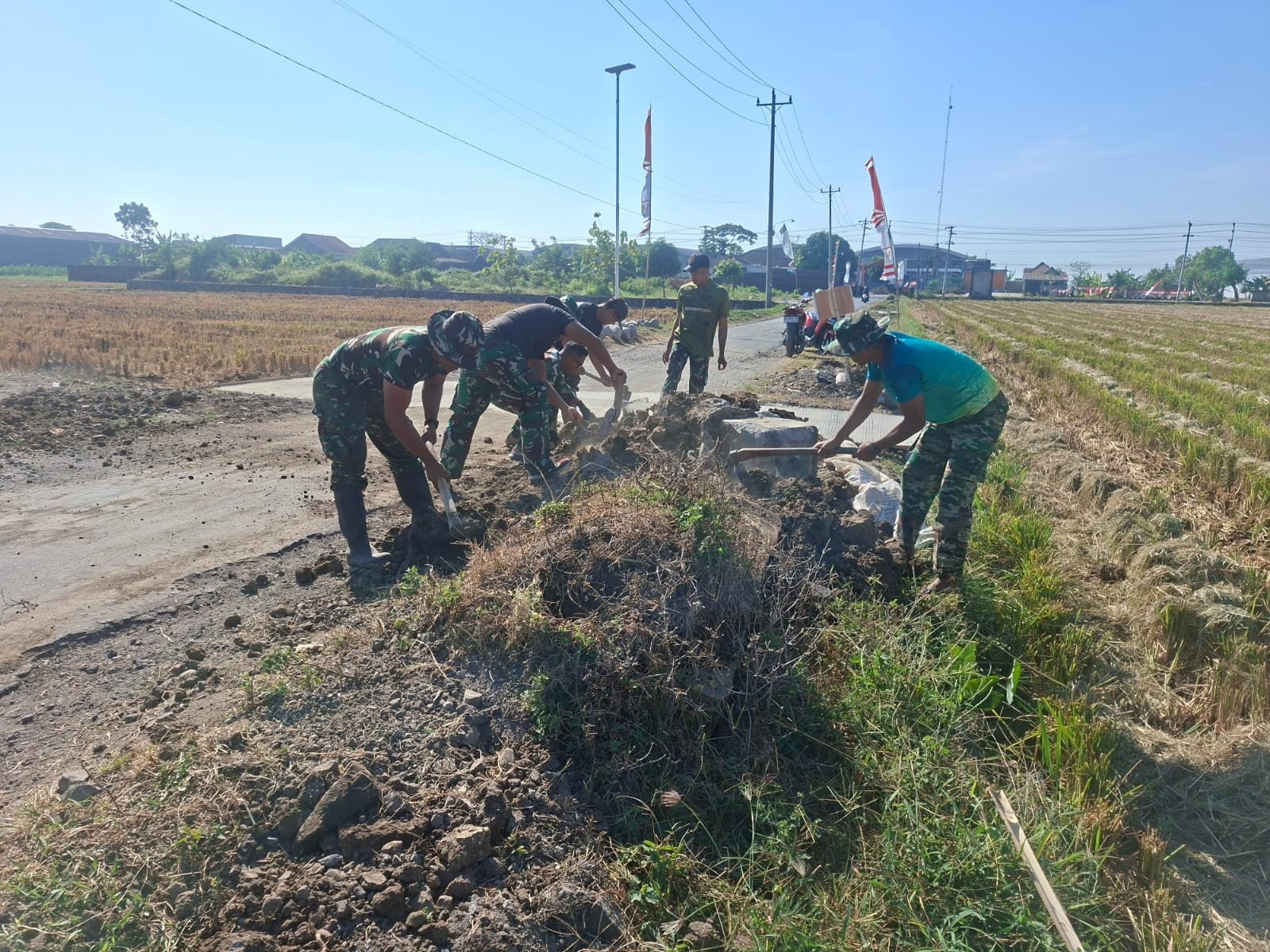 Sukoharjo: Tahap Akhir Pekerjaan Gorong-Gorong Dilakukan dengan Pengembalian Tanah oleh Warga