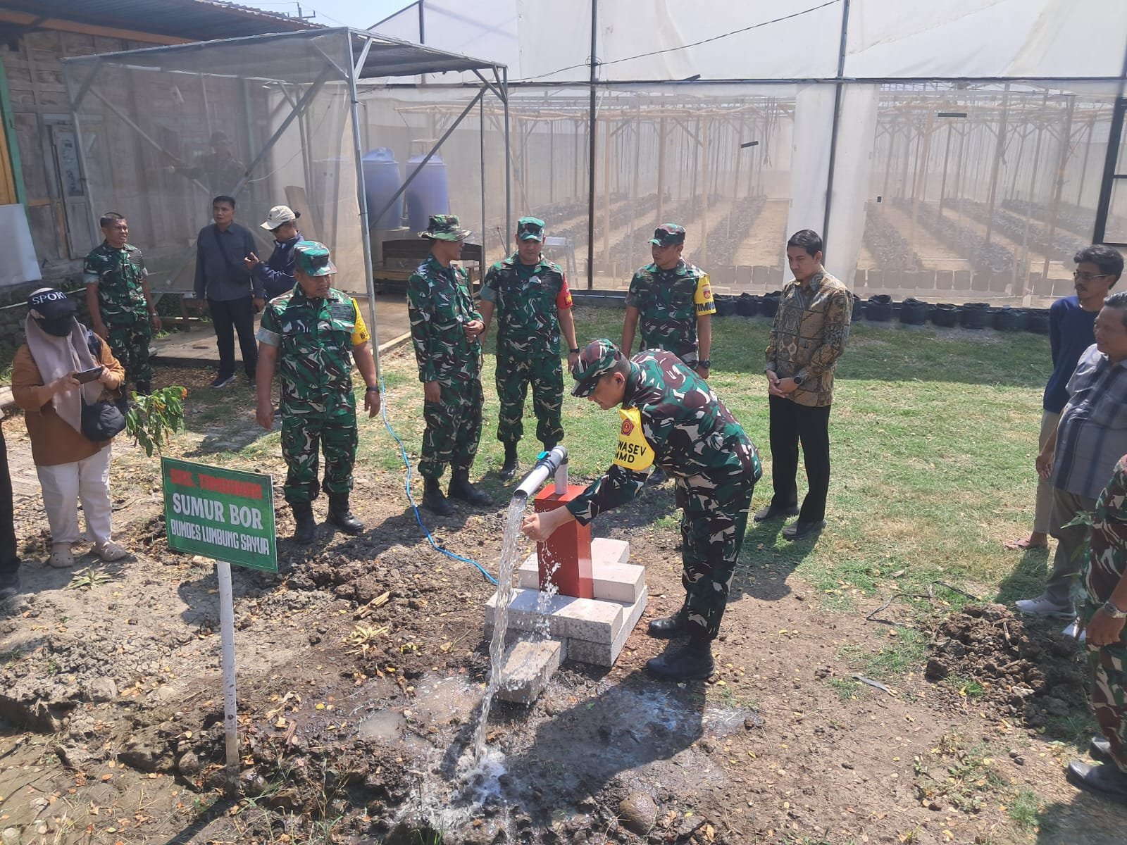 TMMD Reguler ke-129 Bangun Sumur Bor dan Green House untuk Warga Parangjoro