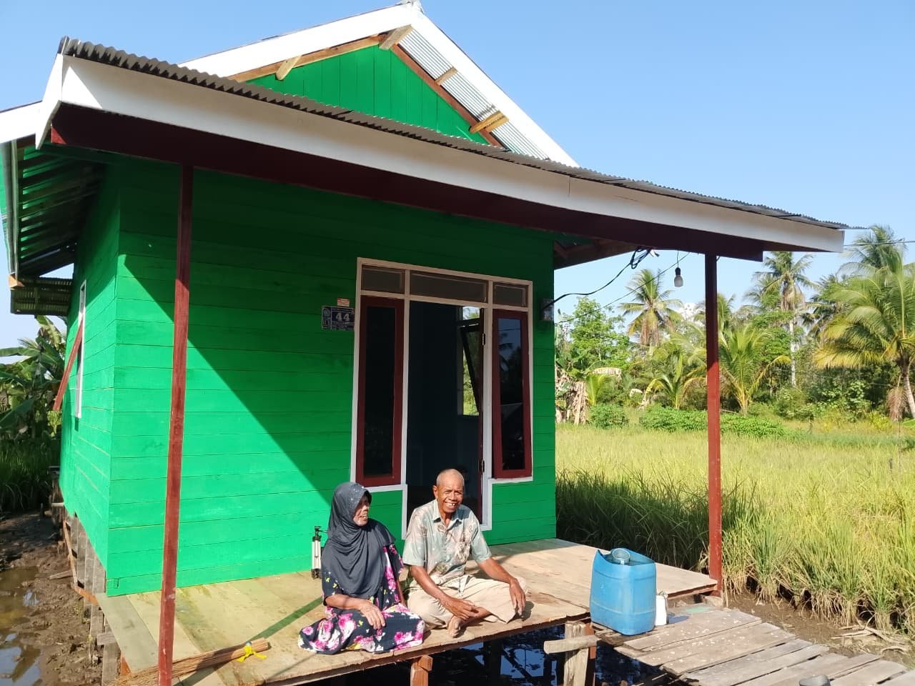 Keceriaan Kai dan Istri Saat Rumahnya Direhabilitasi TMMD Ke-129