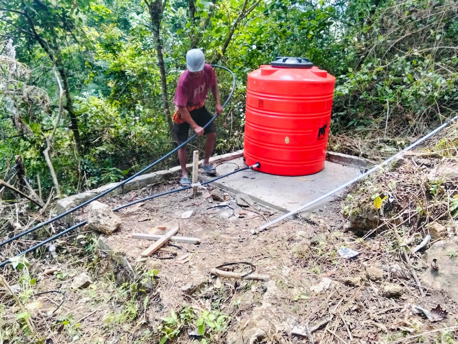 Dudukan Tandon di Dusun Pattuku Dikerjakan Satgas TMMD ke-129