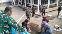 Gotong Royong Benahi Halaman Masjid Pattuku oleh Satgas TMMD ke-129 Gotong Royong Benahi Halaman Masjid Pattuku oleh Satgas TMMD ke-129
