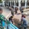Gotong Royong Benahi Halaman Masjid Pattuku oleh Satgas TMMD ke-129