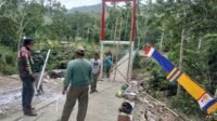 Pemeliharaan Jembatan Gantung Pattuku: Pengecatan Dilakukan Bertahap