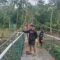 Pengecatan Dilanjutkan, Jembatan Gantung yang Menghubungkan Dua Dusun di Pattuku Dirawat