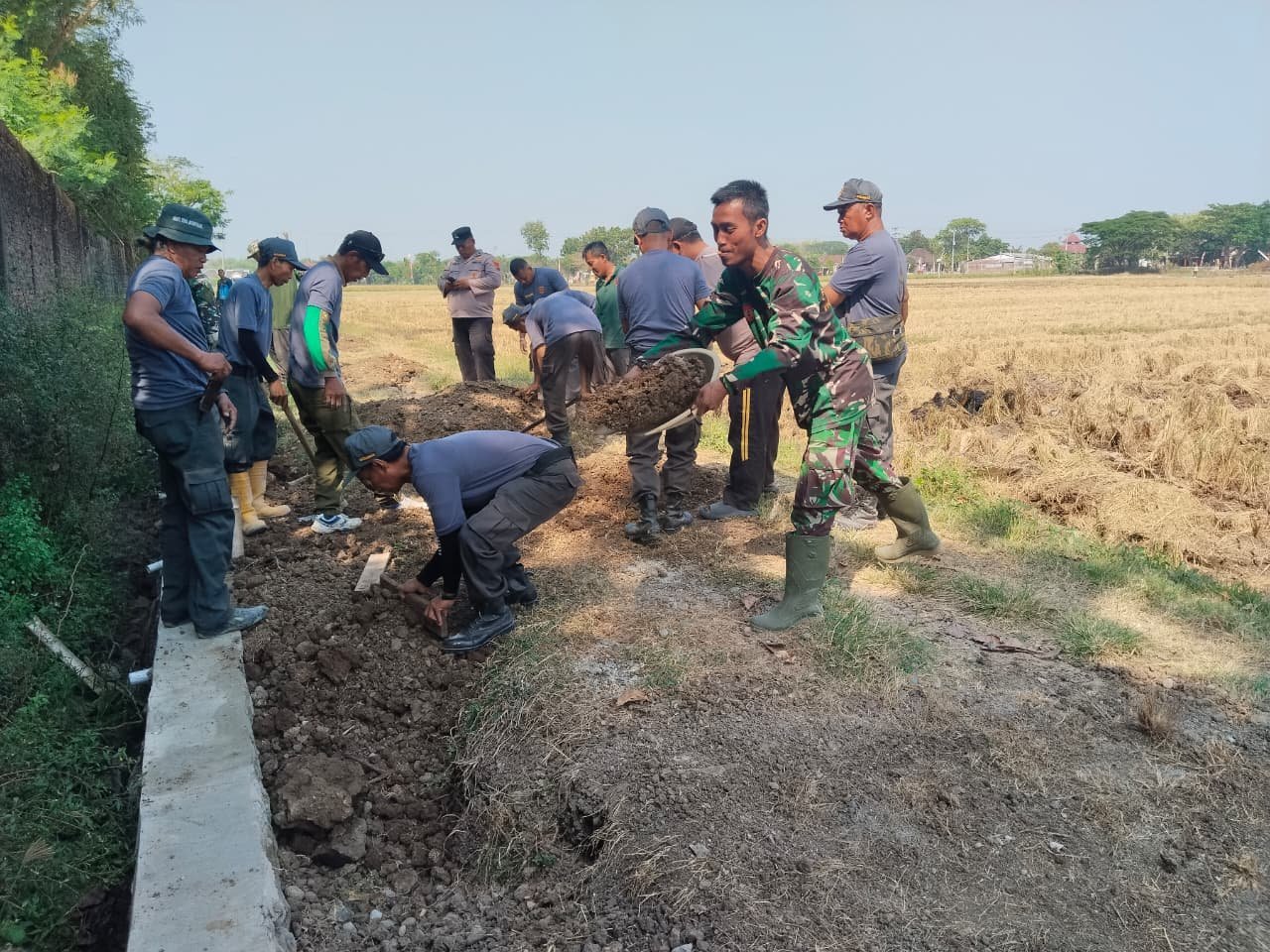 Pengerjaan Talud di Parangjoro Masuki Tahap Akhir, Fokus Pada Perapihan Tepi Jalan