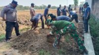 Fase Akhir Talud Parangjoro, Warga dan Satgas TMMD Benahi Bahu Jalan Fase Akhir Talud Parangjoro, Warga dan Satgas TMMD Benahi Bahu Jalan