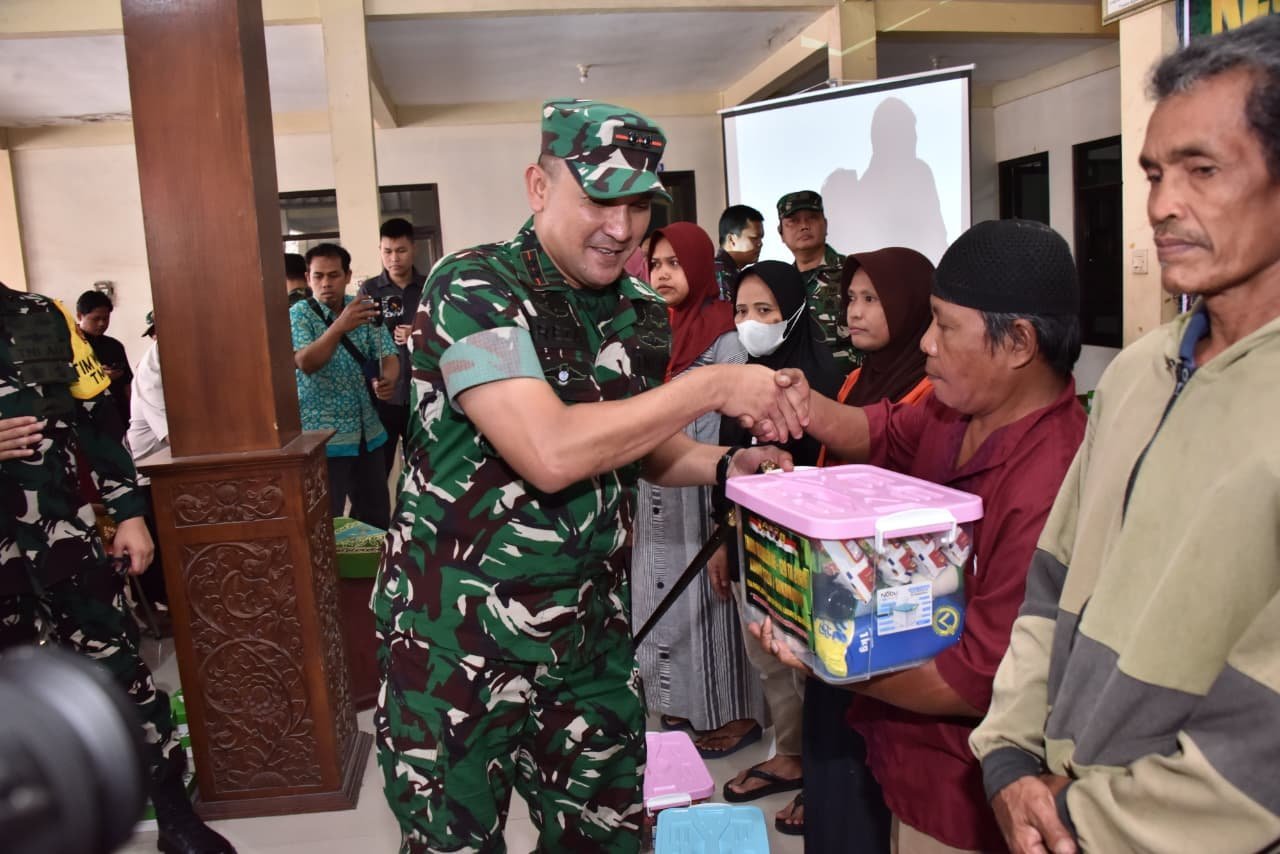 Peninjauan Wasev TMMD Disertai Distribusi Sembako di Desa Parangjoro