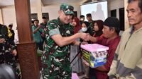 Paket Sembako Wasev TMMD Diserahkan ke Warga Parangjoro Saat Kunjungan ke-129 Paket Sembako Wasev TMMD Diserahkan ke Warga Parangjoro Saat Kunjungan ke-129