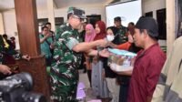 Sembako Berwadah Kontainer: Bagian dari Kunjungan Wasev TMMD ke-129 di Parangjoro Sembako Berwadah Kontainer: Bagian dari Kunjungan Wasev TMMD ke-129 di Parangjoro