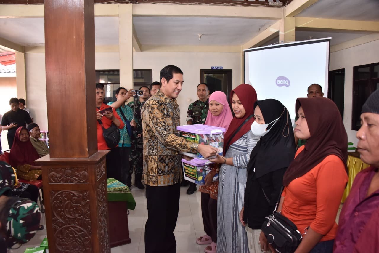 Paket Sembako Jadi Sasaran Nonfisik TMMD Ke-129 di Parangjoro