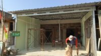 Kontras Pekerjaan Rehabilitasi Rumah Subani di Sukoharjo: Depan Hampir Rampung Kontras Pekerjaan Rehabilitasi Rumah Subani di Sukoharjo: Depan Hampir Rampung