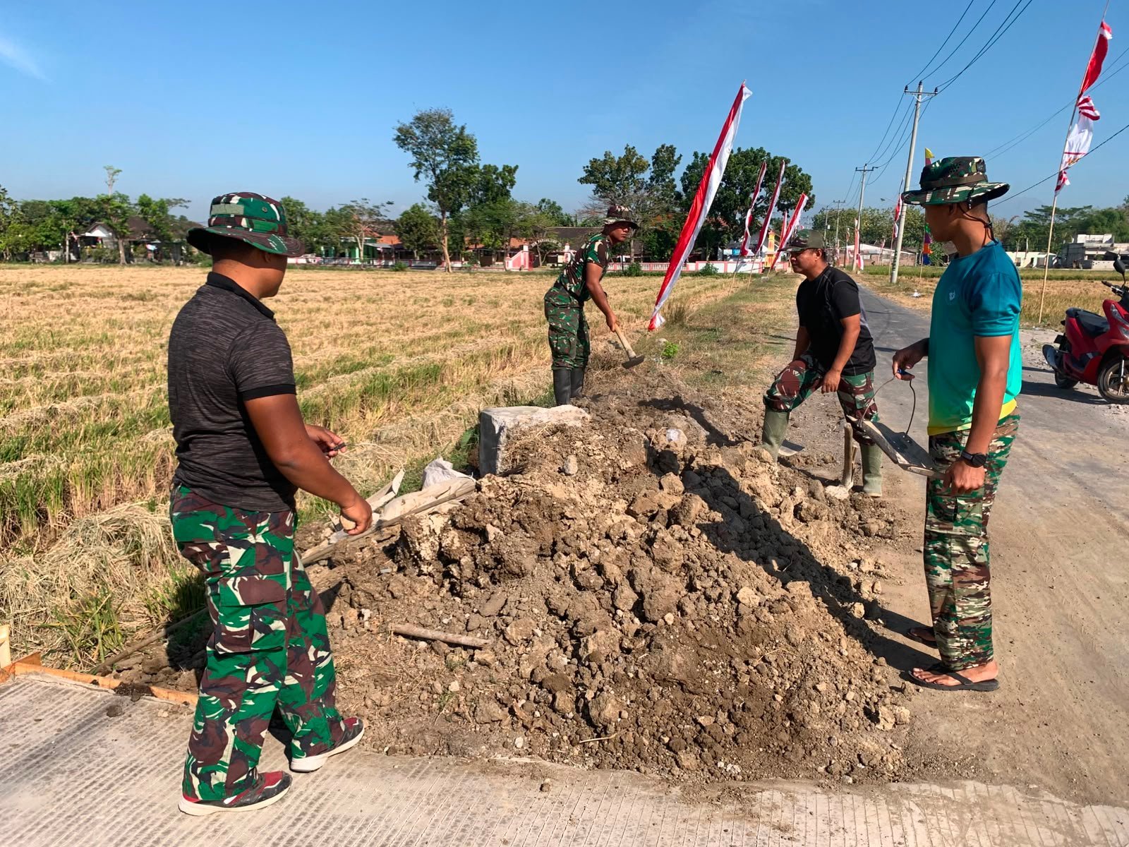 Perataan Bahu Jalan Capai 95 Persen, Sisa Galian Gorong-Gorong Dirapikan di Parangjoro