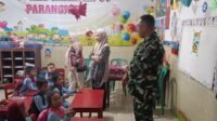 Prajurit Satgas TMMD Masuk Sekolah PAUD Parangjoro, Ajarkan Etika Sederhana