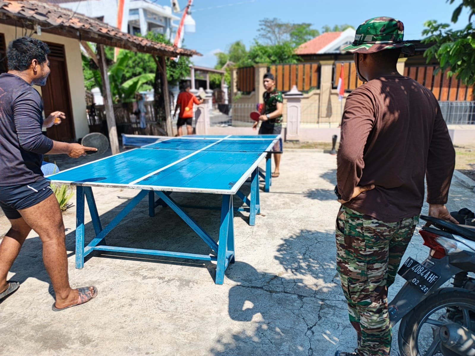Suasana Posko TMMD Parangjoro Cerah Berkat Meja Tenis Meja