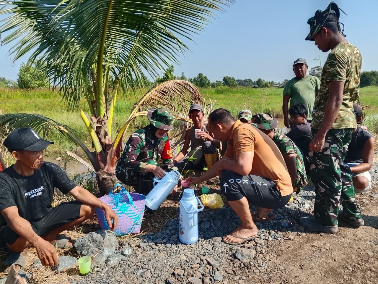 Kebersamaan Jadi Energi Pembangunan TMMD Ke-129 di Tamban Bangun