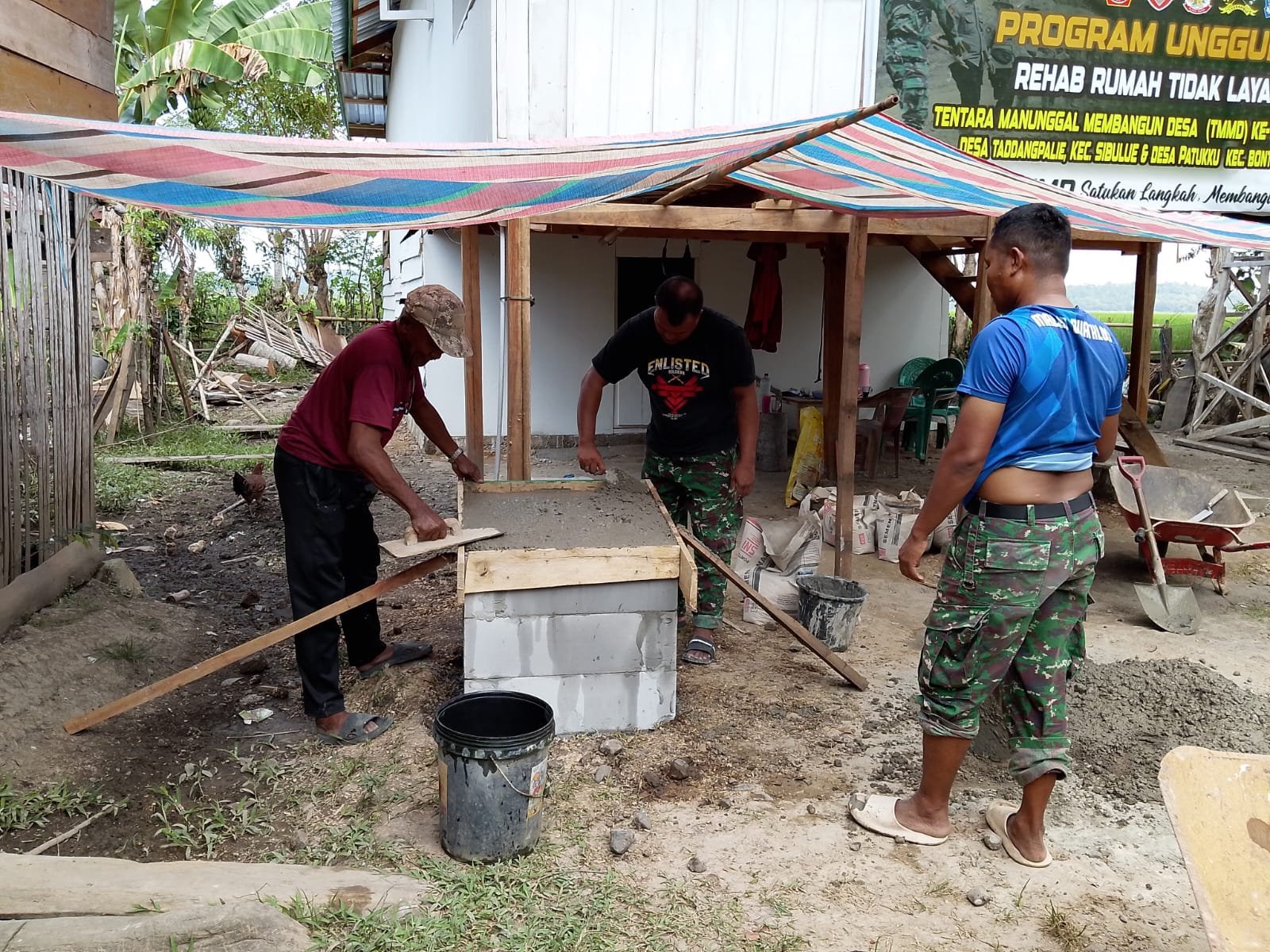 Prasasti Jadi Penanda: Perbaikan Rumah Rosnawati di Sibulue Hampir Selesai