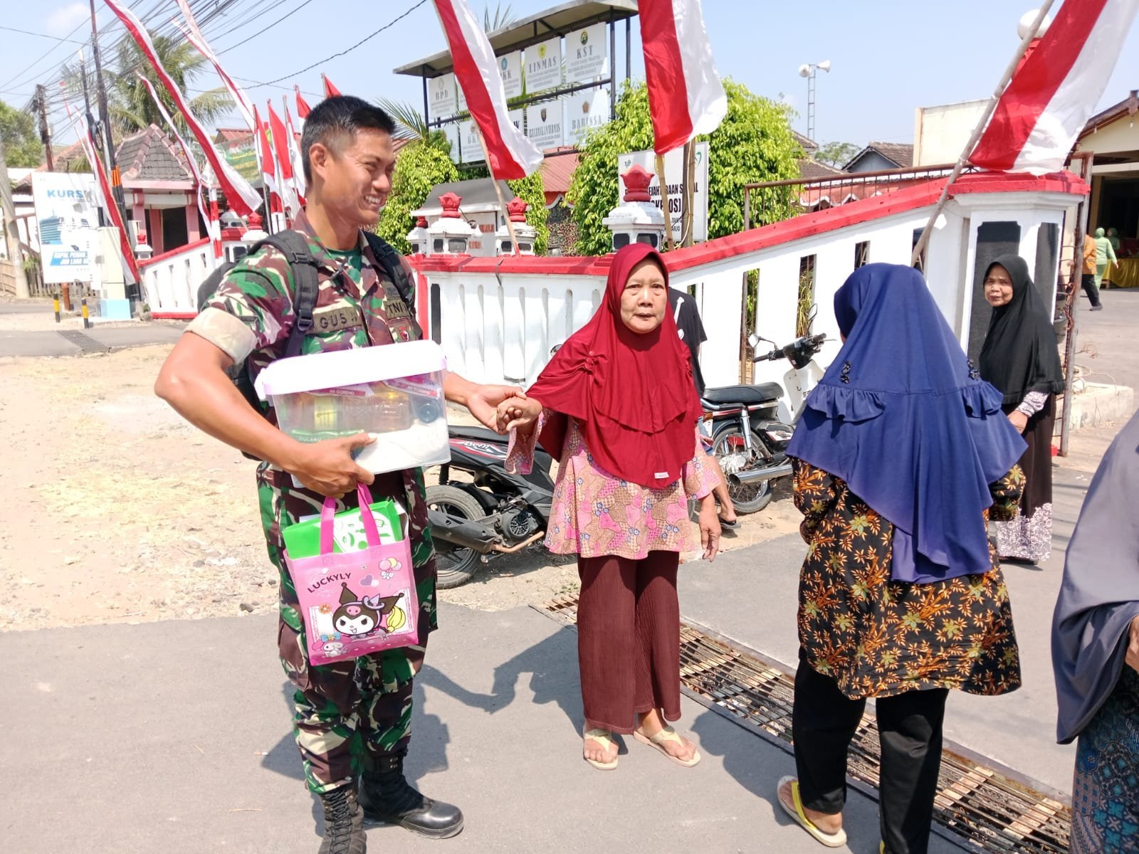 Bantuan Sembako TMMD 129: Lebih dari Benda, Ada Sentuhan Kepedulian