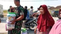 Satgas TMMD Turun Tangan Antar Sembako ke Warga Sukoharjo Satgas TMMD Turun Tangan Antar Sembako ke Warga Sukoharjo