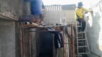 Perbaikan RTLH Subani: Dari Tanah Rata hingga Pemasangan Atap oleh Satgas TMMD