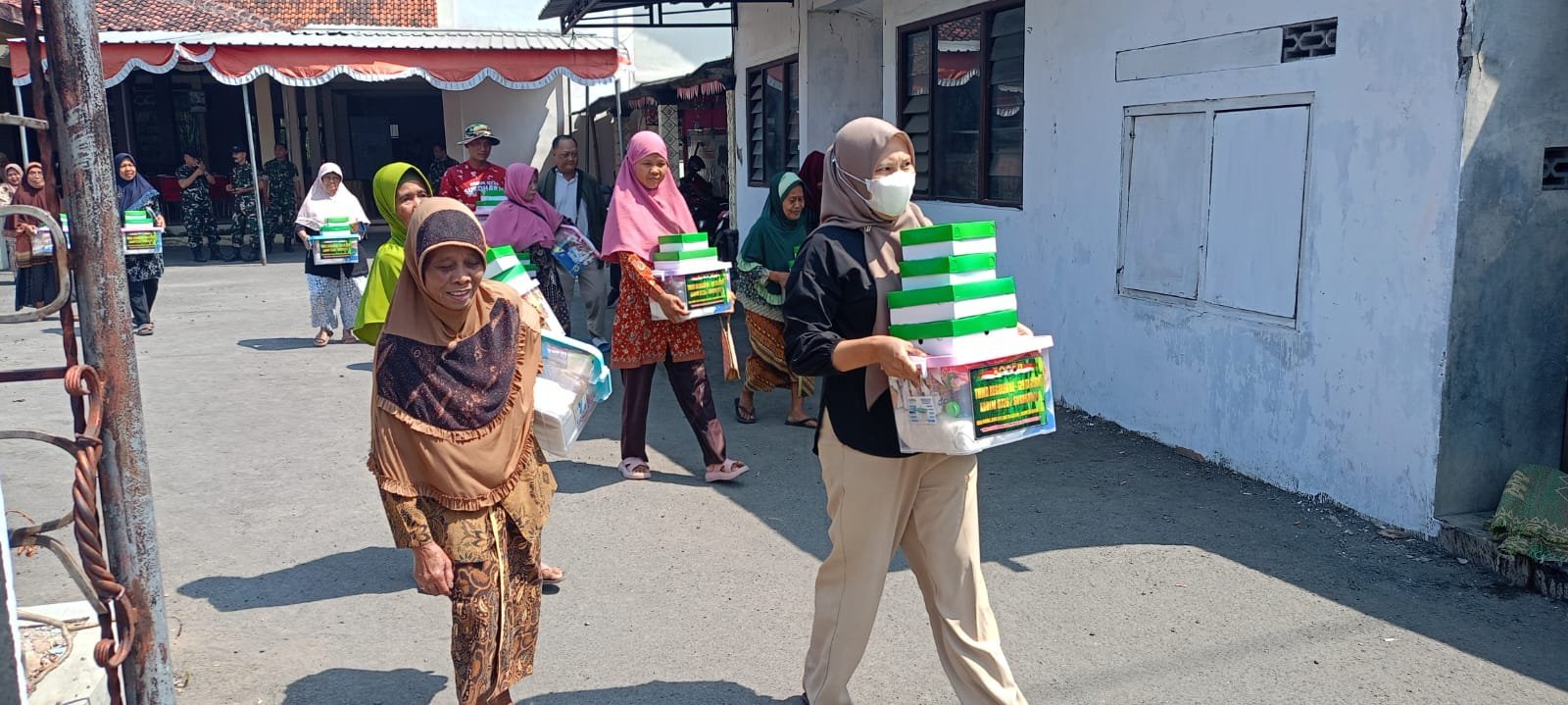 Sembako untuk Warga Parangjoro Jadi Bagian Kegiatan TMMD 129
