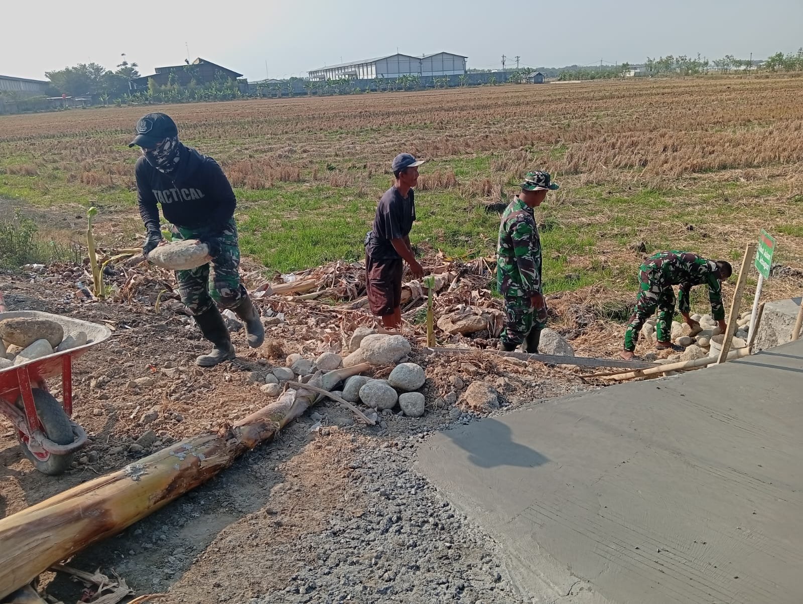 Talut Parangjoro Diperawat Bersama Warga dan Satgas TMMD