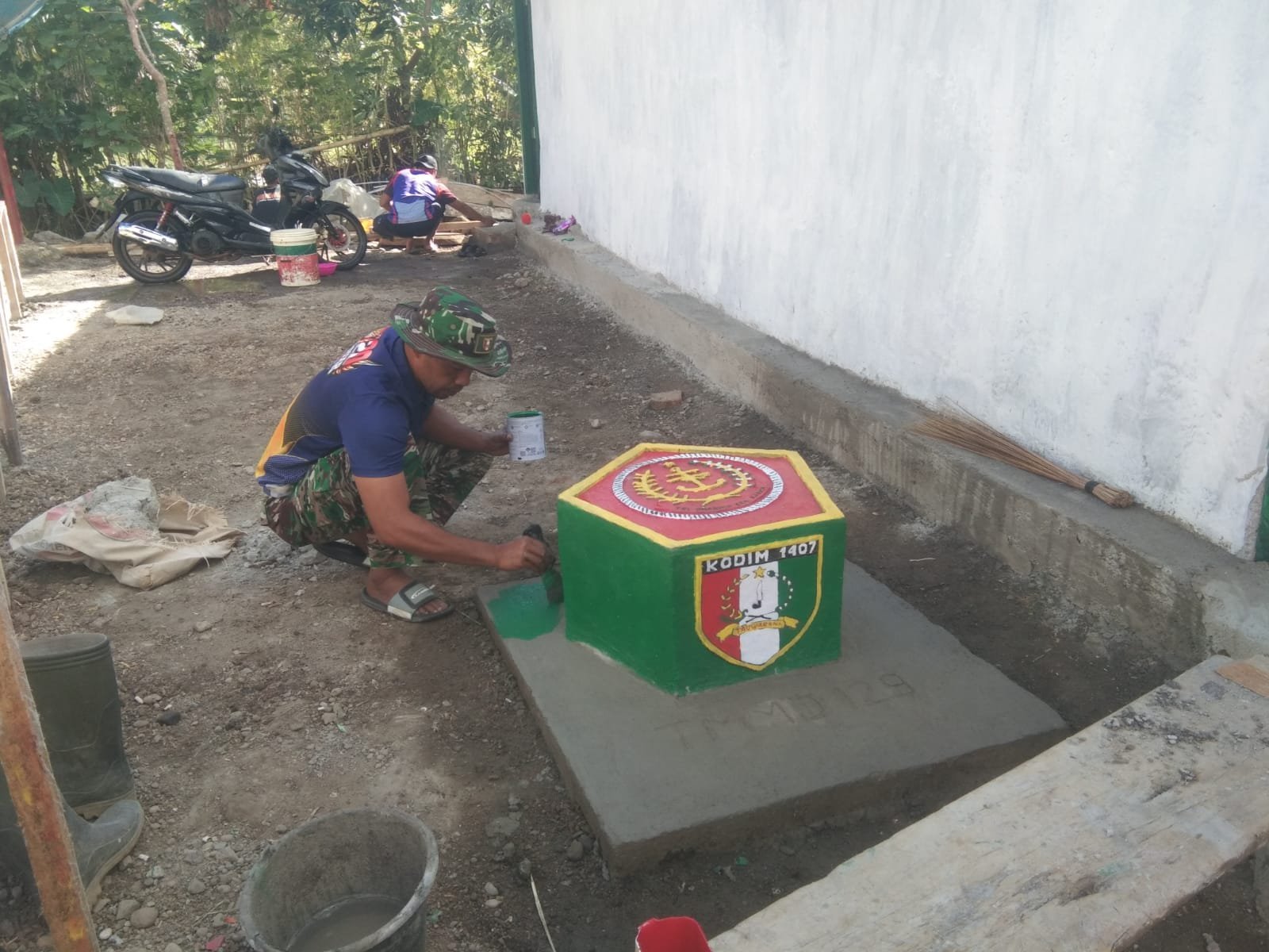 Pemasangan Prasasti Tandai Rampungnya Tahap Pembangunan Rumah Bapak Bella