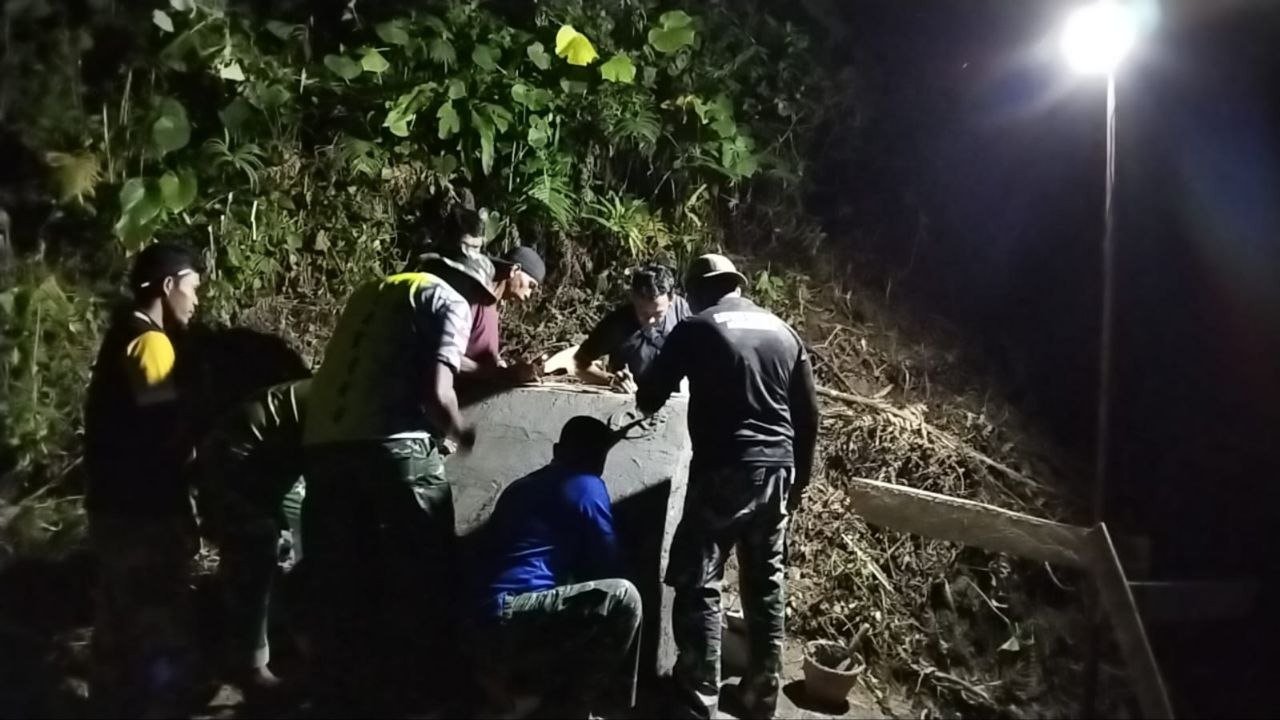 Pemasangan Prasasti Jadi Tanda Penyelesaian Peningkatan Jalan TMMD di Pattuku