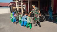 Anggota Satgas TMMD Ke-129 Turun Tangan Saat Kegiatan TK di Parangjoro