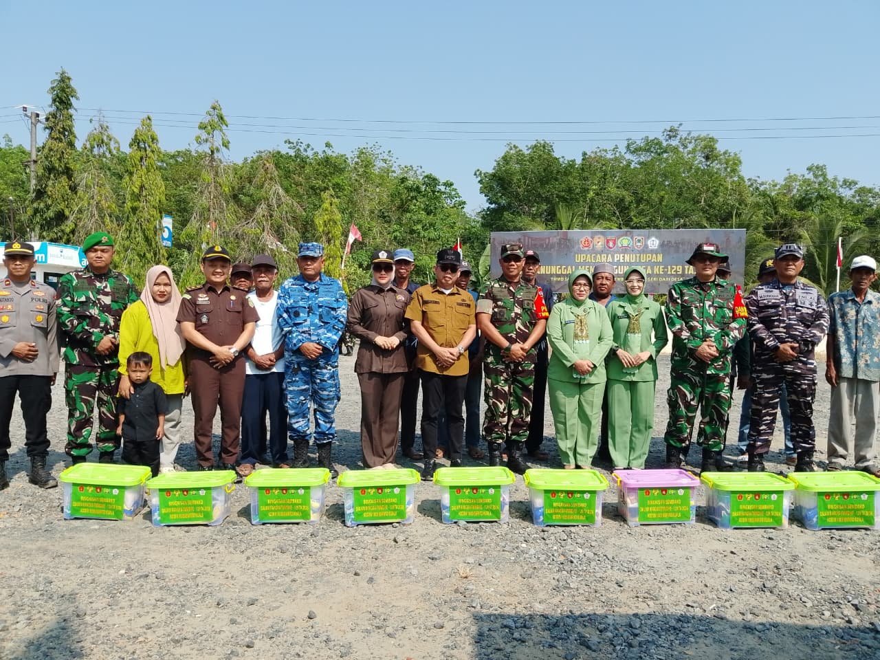 Pembagian Sembako dan Peninjauan Lapangan Tandai Penutupan TMMD Ke-129 Kodim 1005/Barito Kuala