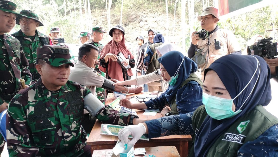 Layanan Medis Gratis Lengkapi Penutupan TMMD ke-129 di Desa Patukku