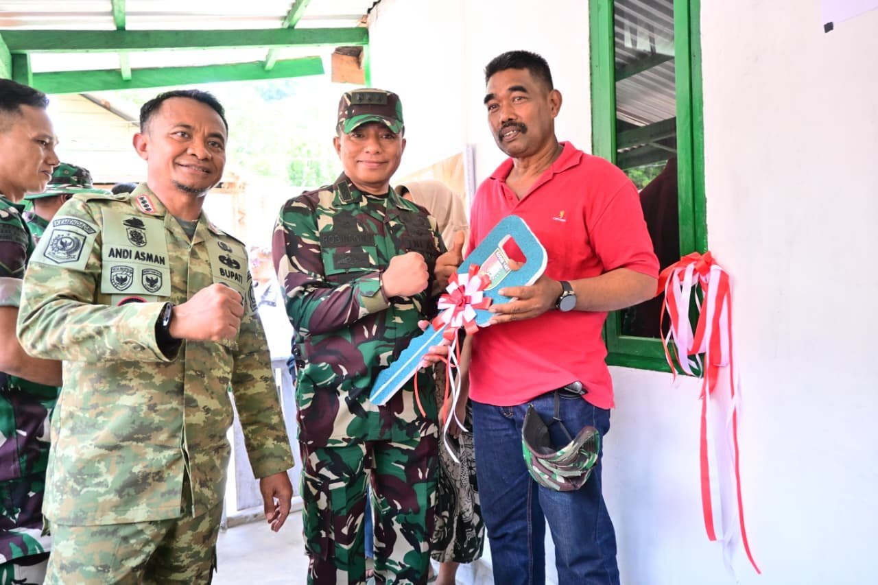 Kunci RTLH Diserahkan, Dandim dan Danrem Tinjau Hasil TMMD ke-129 di Bone