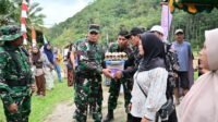 Penyaluran Sembako oleh Satgas TMMD di Bontocani Jadi Puncak Penutupan TMMD ke-129 Penyaluran Sembako oleh Satgas TMMD di Bontocani Jadi Puncak Penutupan TMMD ke-129