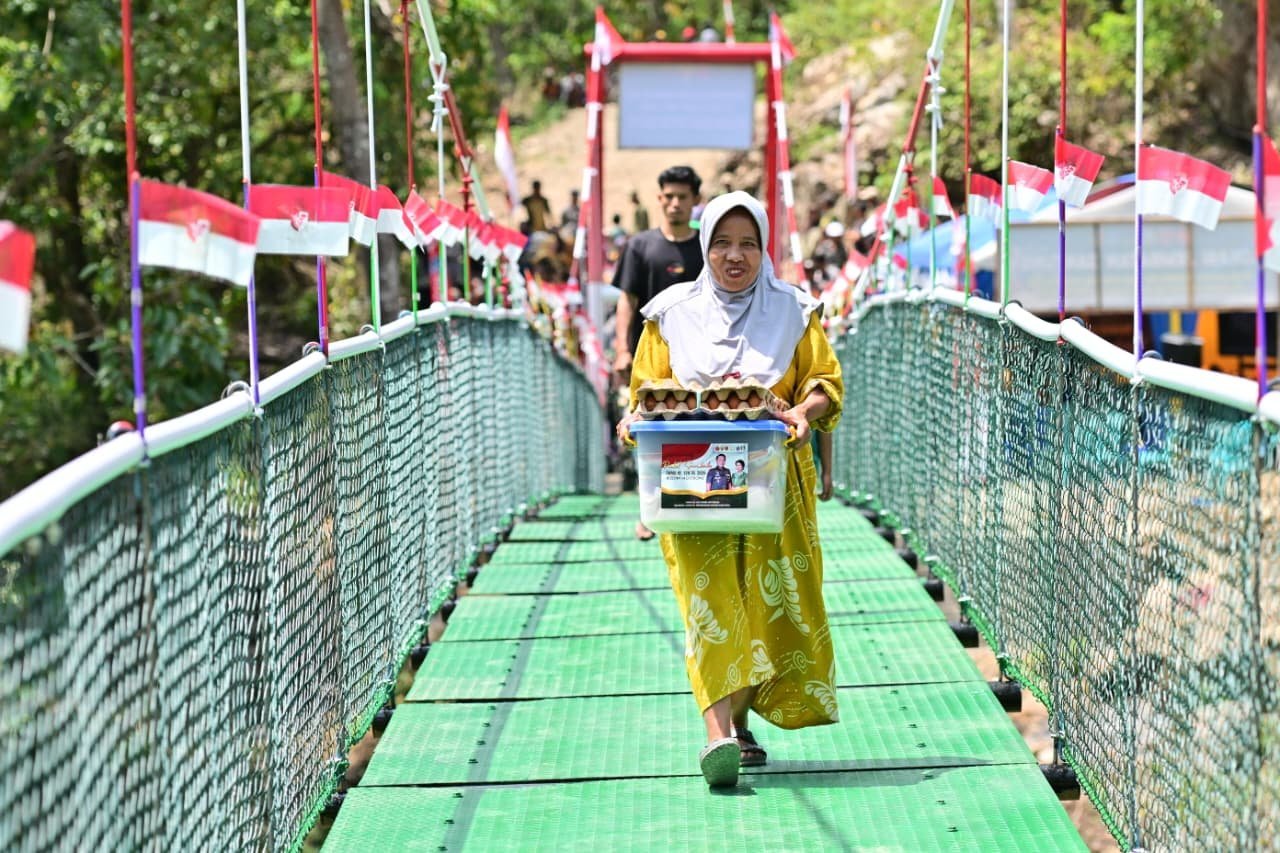 Peresmian Jembatan Gantung TMMD Ke-129 di Patukku Jadi Momen Bahagia Warga