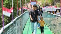 Masyarakat Patukku Rayakan Dibukanya Jembatan Gantung 52 Meter Hasil TMMD