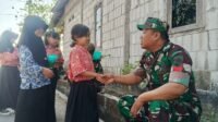 Dialog Singkat Kopka Arifin dengan Siswa SDN Parangjoro 2 Saat Penutupan TMMD Dialog Singkat Kopka Arifin dengan Siswa SDN Parangjoro 2 Saat Penutupan TMMD