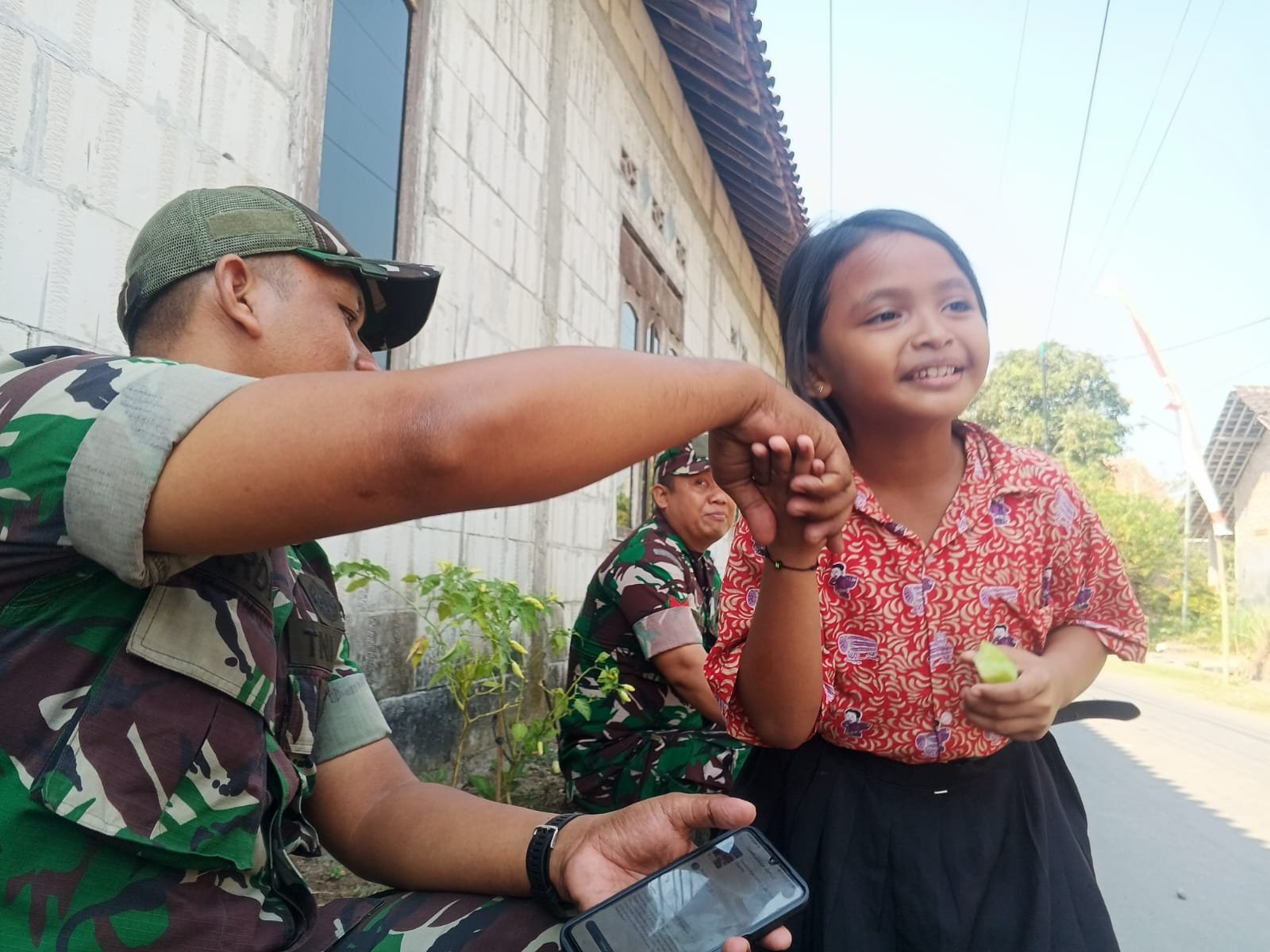 Penutupan TMMD di Parangjoro Diwarnai Pesan Kopka Arifin untuk Pelajar