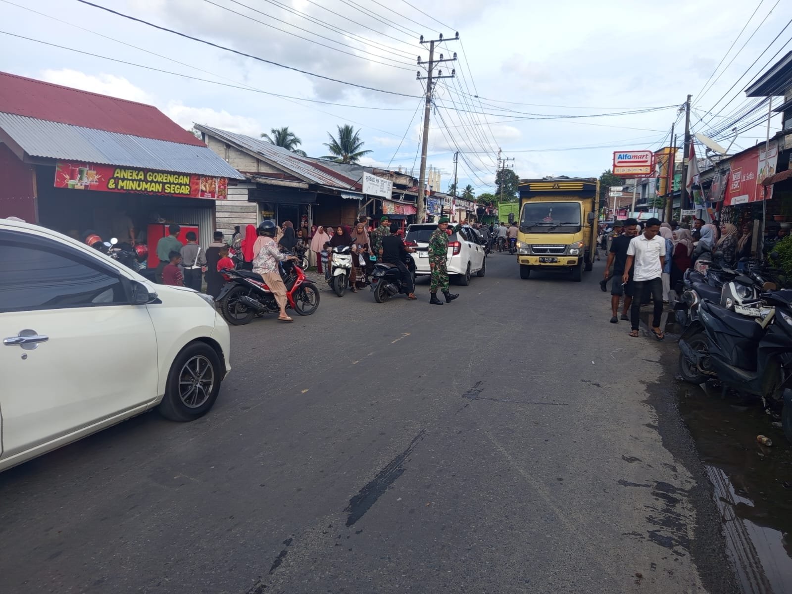 Koramil 06/Teunom Kawal Pawai Karnaval HUT ke-81 RI yang Diikuti 1.000 Peserta