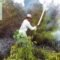 Sigap Padamkan Kebakaran Lahan, Babinsa Marga Mulya Gandeng Warga