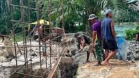 TNI dan Warga Kerahkan Tenaga untuk Pertebal Cor Angkur Jembatan Cibubukan-Serasah
