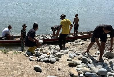 Setiap Hari Melangsir Material, TNI dan Warga Kejar Penyelesaian Jembatan Cibubukan-Serasah