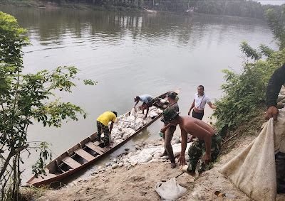 Material Melintas: TNI dan Warga Bersinergi Bangun Jembatan Perintis Cibubukan-Serasa
