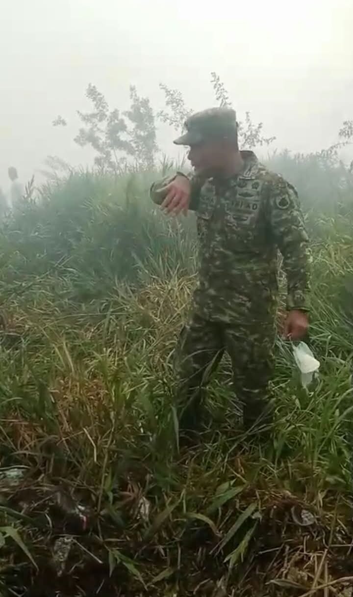 Dandim 1001/HSU Ikut Langsung Padamkan Titik Api di Pinangkara Pasar Senin