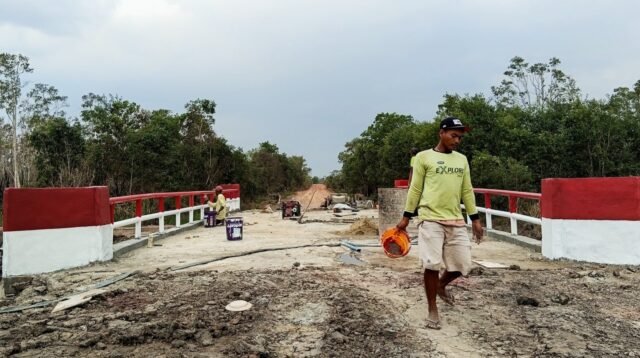 Progres 95%: Jembatan Aramco Di Kampung Harapan Makmur Selangkah Lagi Dibuka