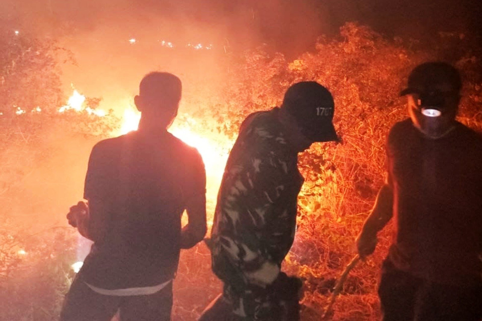 Serka Ahmad Daeng Pimpin Pemadaman Kebakaran Lahan di Merauke