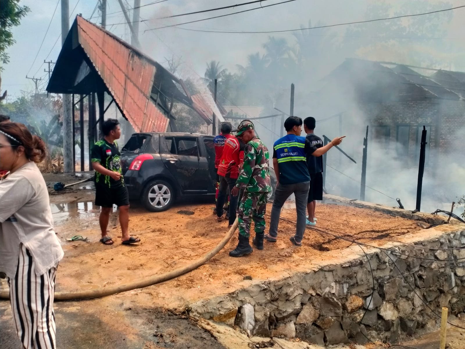 Korsleting Diduga Picu Kebakaran di Tatakan, Dua Rumah dan Kendaraan Hangus