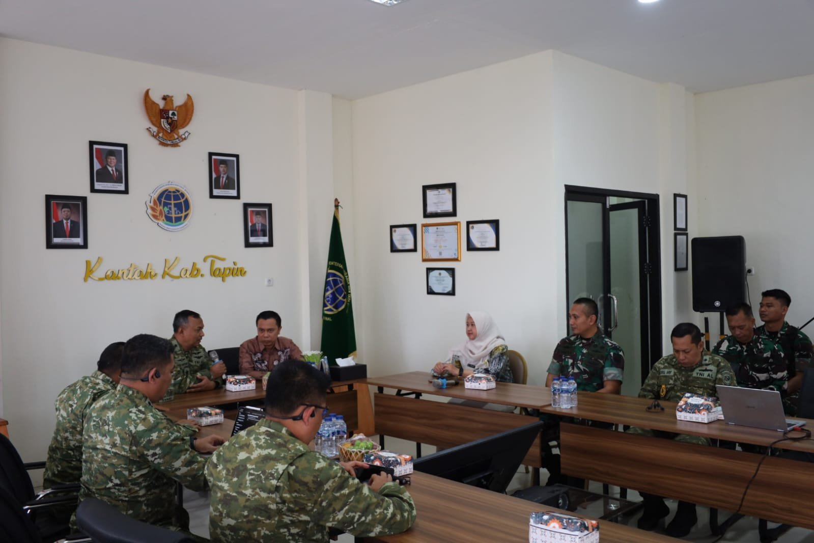 Bupati Tapin Terima Tim Pasis Sesko TNI Bahas Karhutla