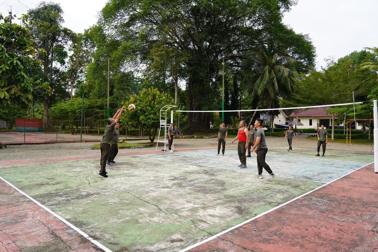 Kebugaran dan Kekompakan Diperkuat lewat Jalan Santai dan Olahraga di Korem 012/TU