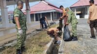Ratusan Pelajar Turun Bersama Koramil 06/Kluet Utara Bersihkan Pasar Kotafajar