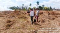 Padamkan Api di Kampung Yaba Maru, Babinsa dan Damkar Turun Tangan