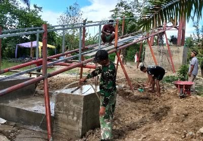 Warga dan TNI Rakit Rangka Pylon, Pembangunan Jembatan Serasah-Cibubukan Berlanjut